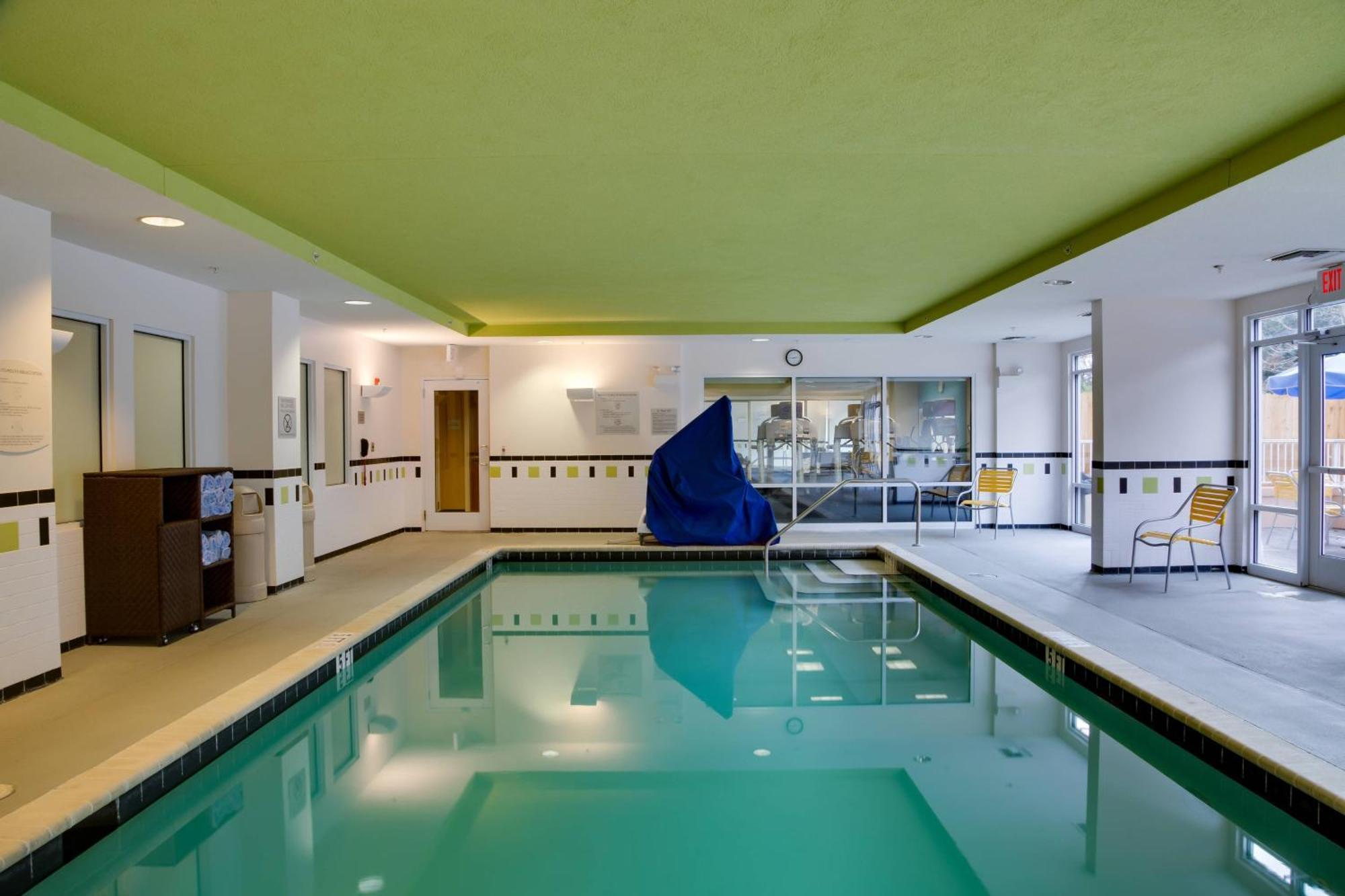 Hotel Fairfield & Lake City