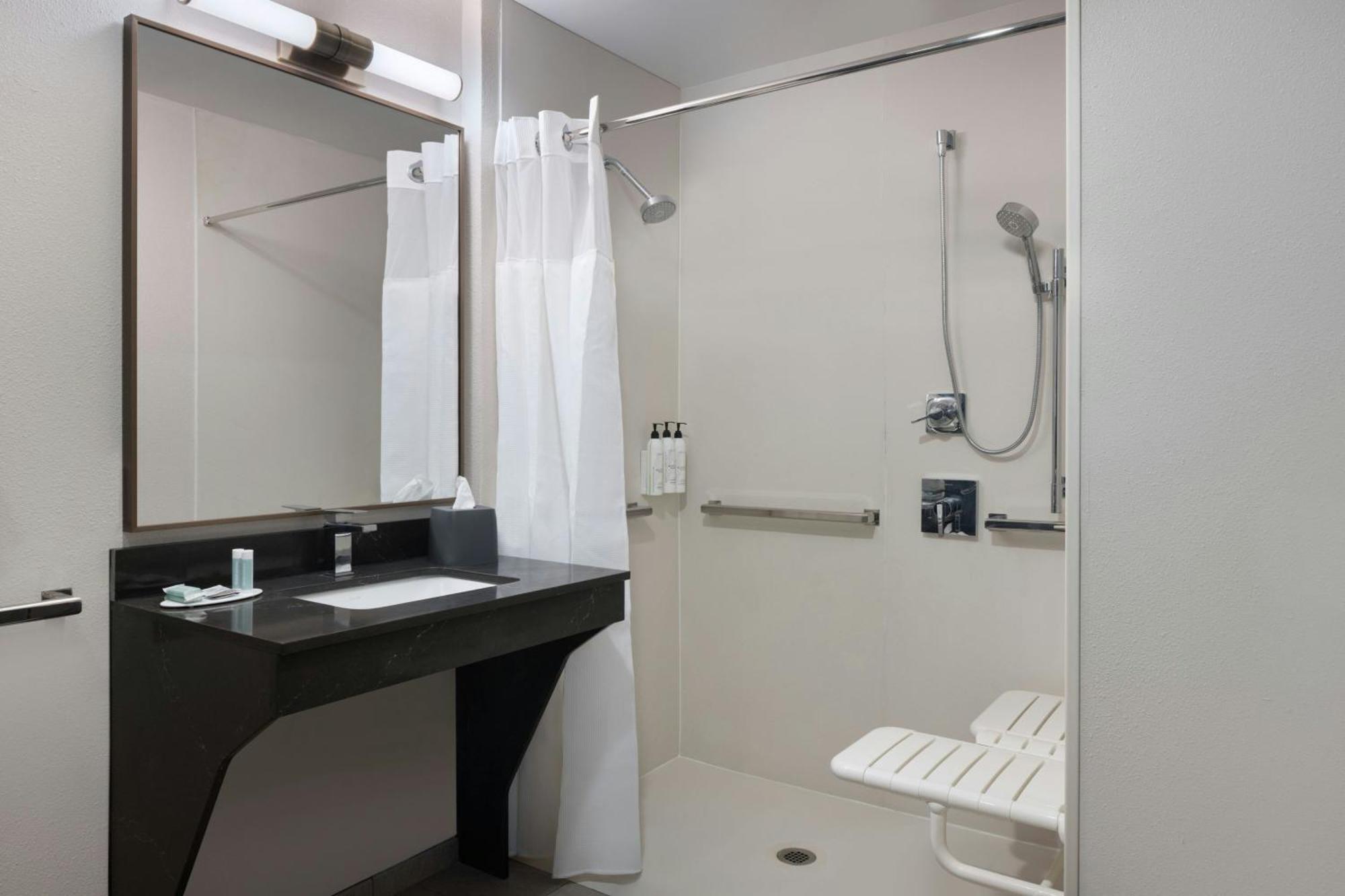 Fairfield & Hotel 3*