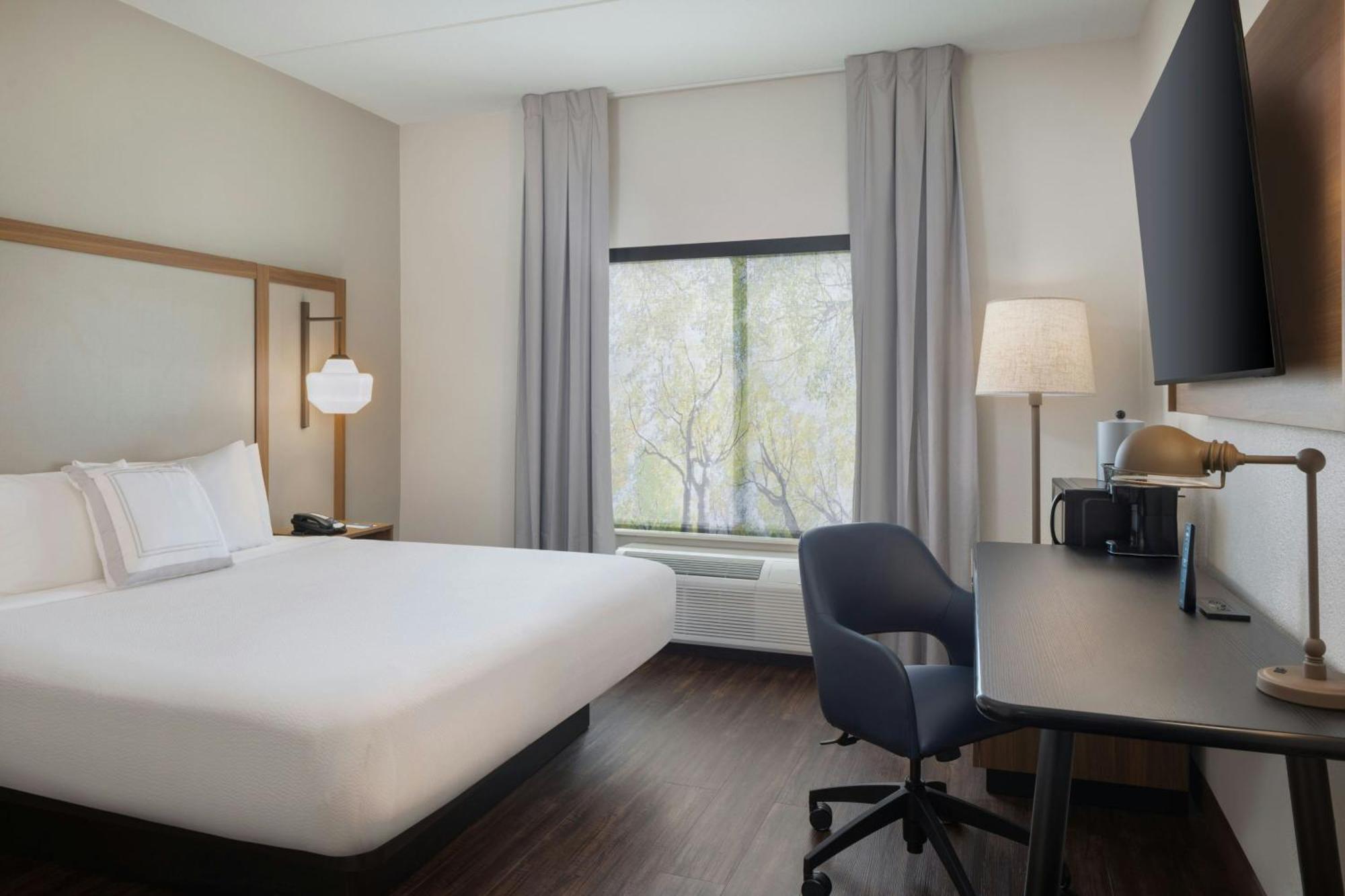Fairfield & Hotel