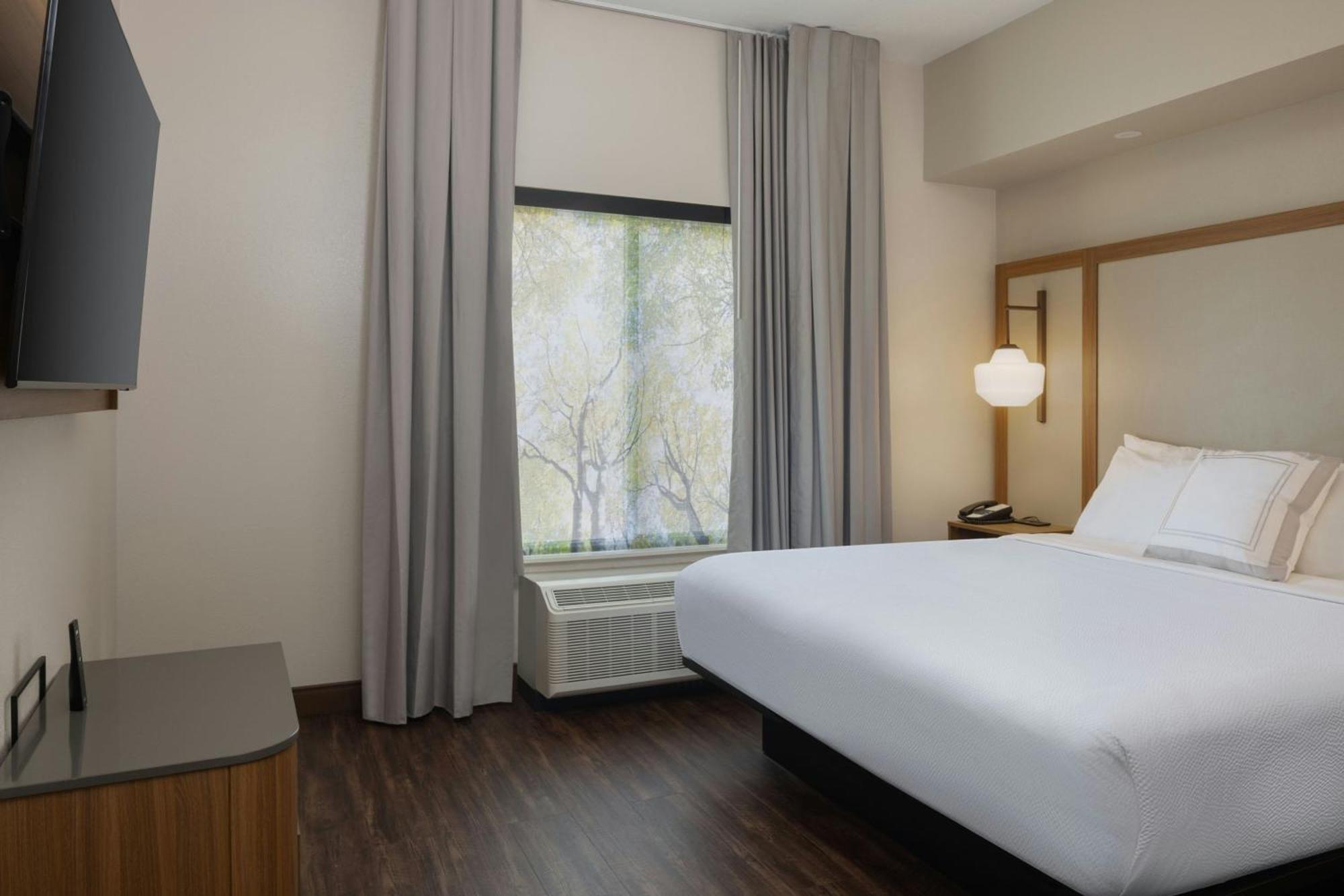 Fairfield & Hotel